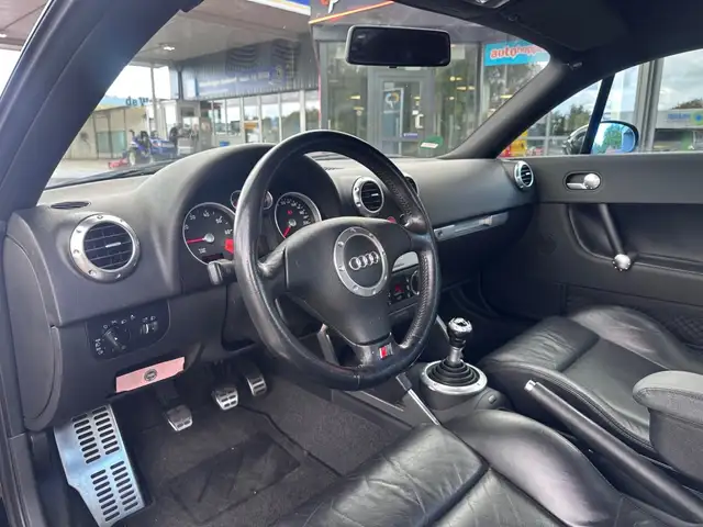 Audi TT view 15