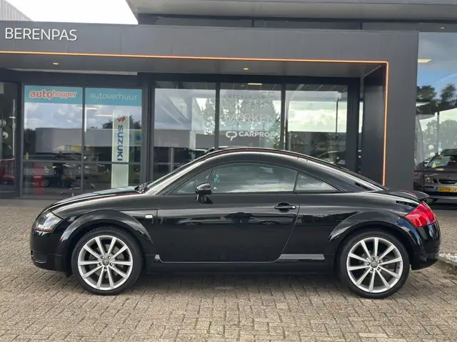 Audi TT view 9