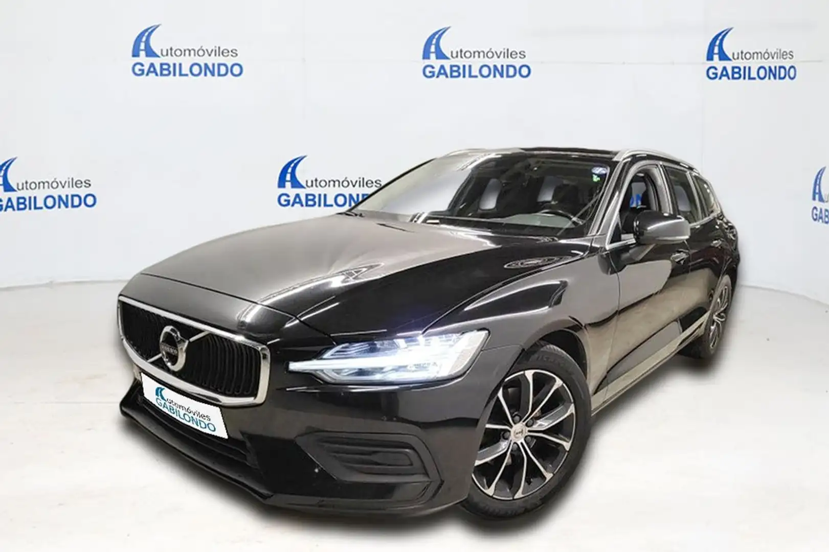 Volvo V60 2.0 D3 Momentum Pro Auto Noir - 1