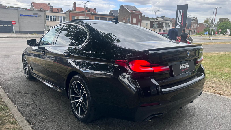 BMW 520 *D PACK M * LED* CAMERA* TOIT OUVRANT* RADAR AV/AR* — photo 6