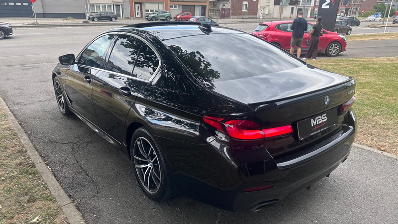BMW 520 *D PACK M * LED* CAMERA* TOIT OUVRANT* RADAR AV/AR* — photo 7