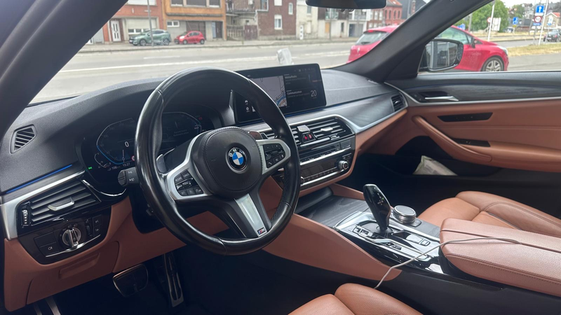 BMW 520 *D PACK M * LED* CAMERA* TOIT OUVRANT* RADAR AV/AR* — photo 12