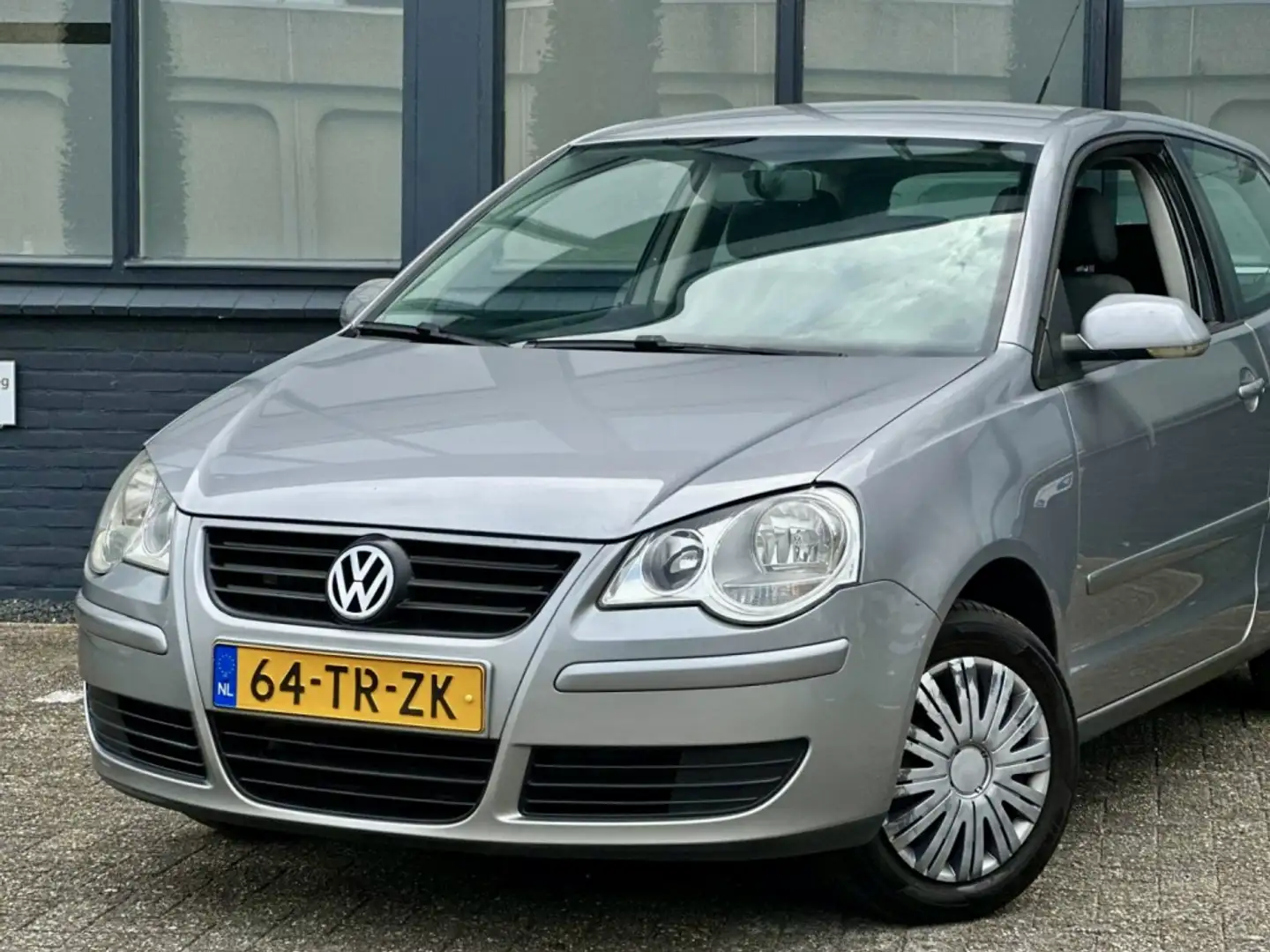 Volkswagen Polo 1.2 Optive Grijs - 2