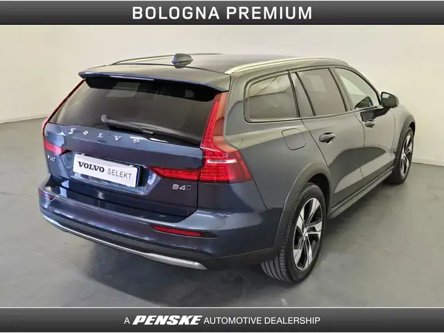 Volvo V60 Cross Country view 2