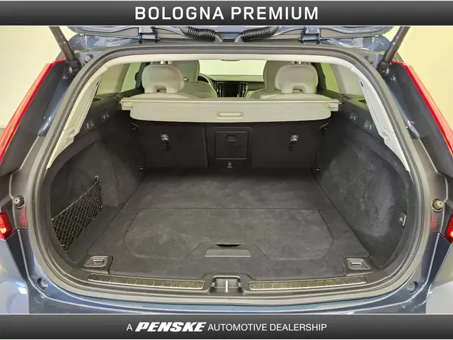 Volvo V60 Cross Country view 10