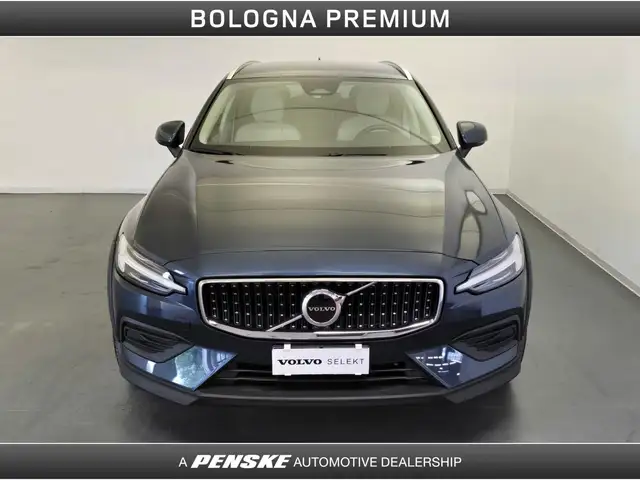 Volvo V60 Cross Country view 8