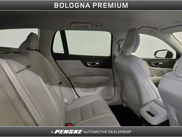 Volvo V60 Cross Country view 5