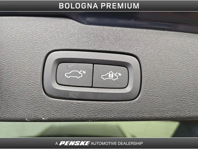 Volvo V60 Cross Country view 11