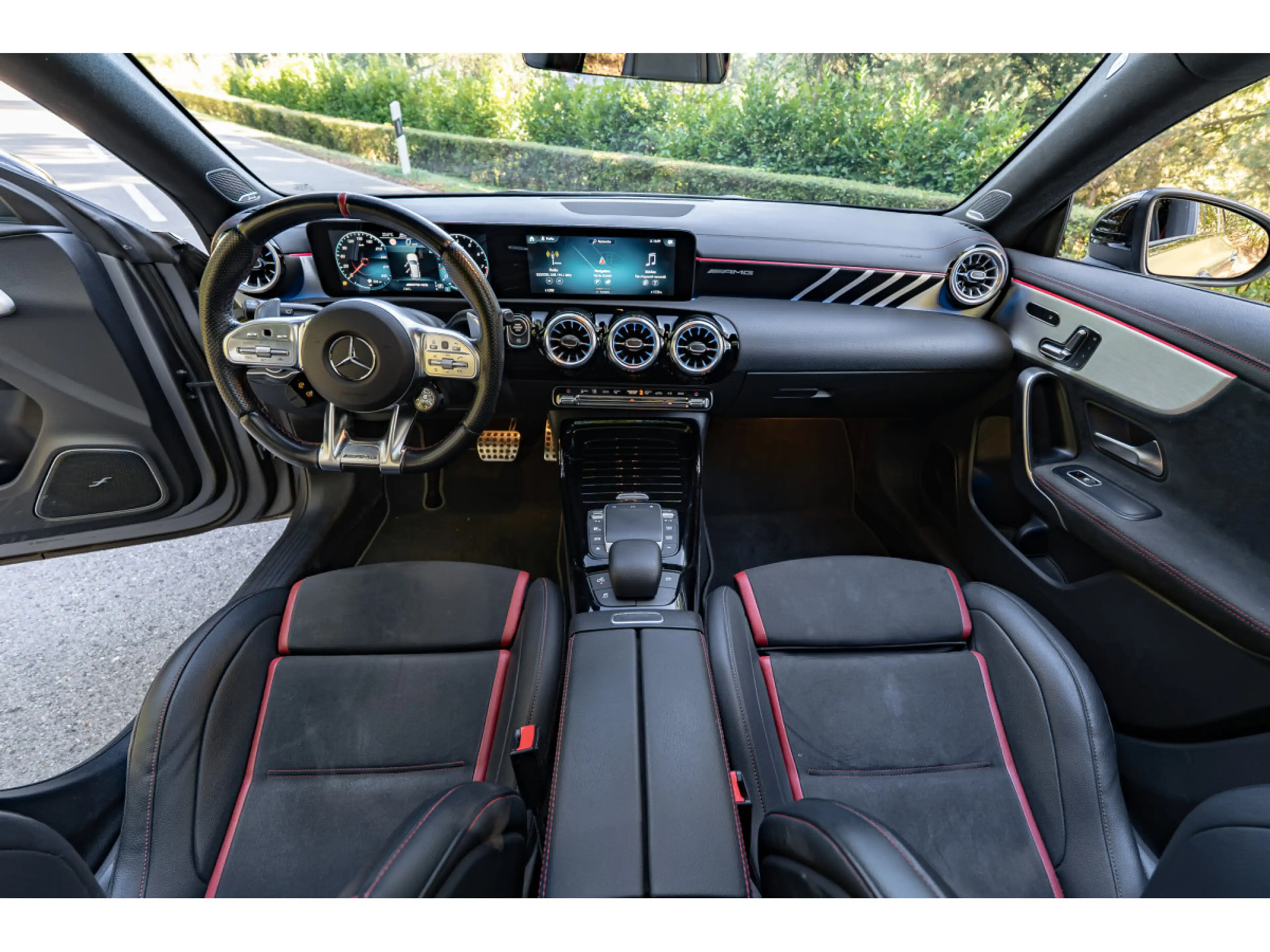 Mercedes-Benz CLA 45 AMG Shooting Brake 45 4MATIC+ — photo 12