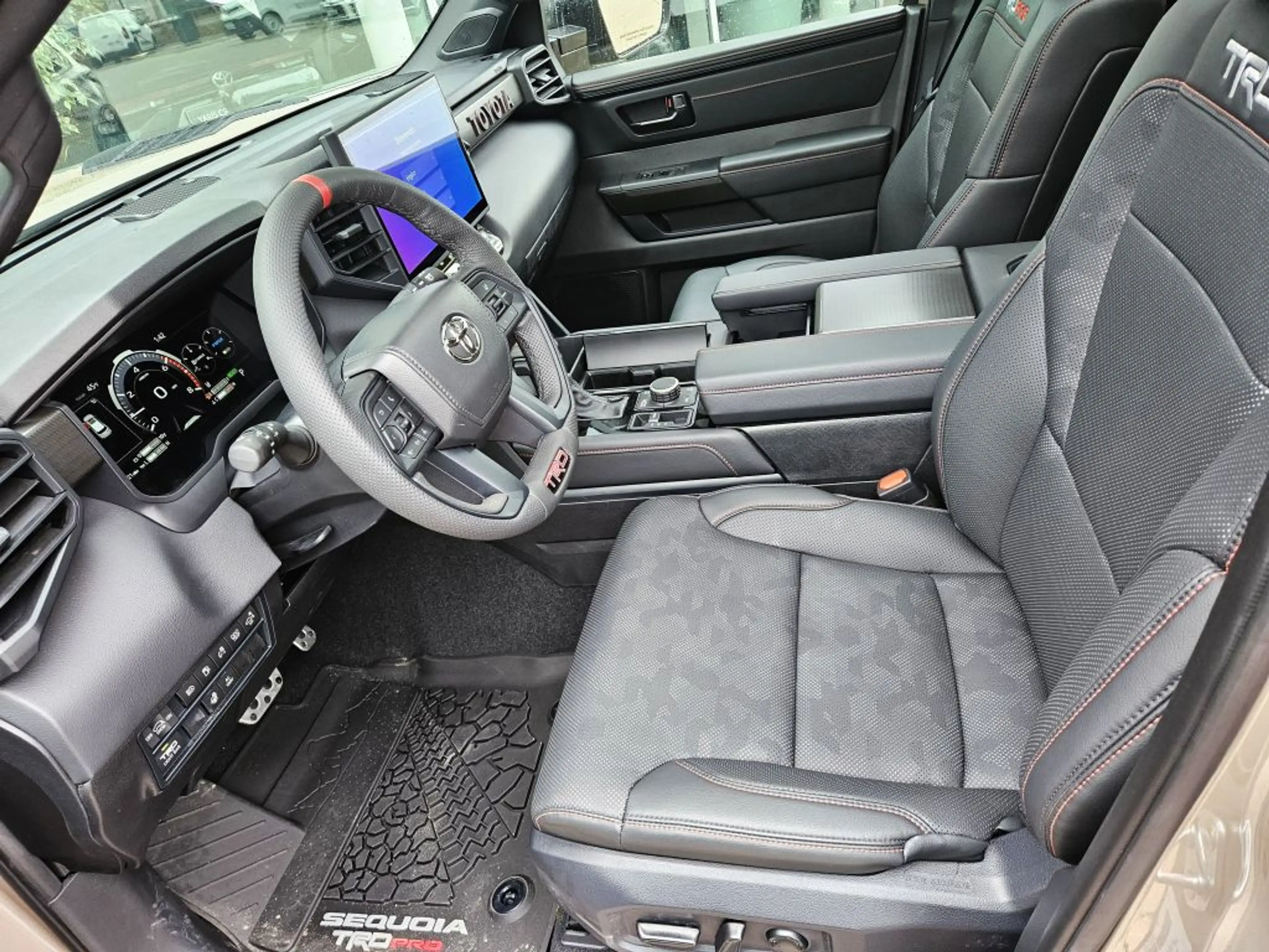 Toyota Land Cruiser Sequoia — photo 9