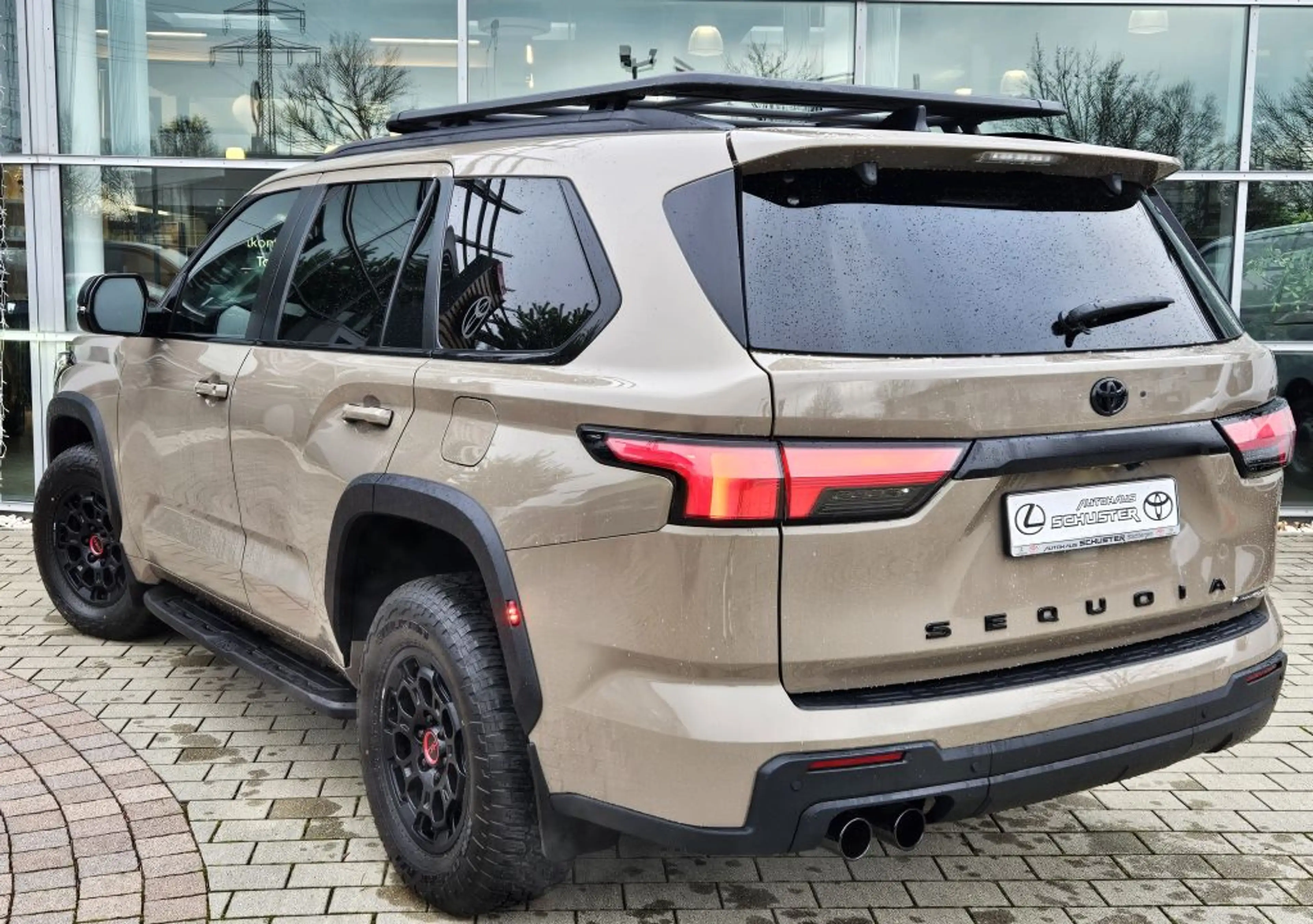 Toyota Land Cruiser Sequoia — photo 6