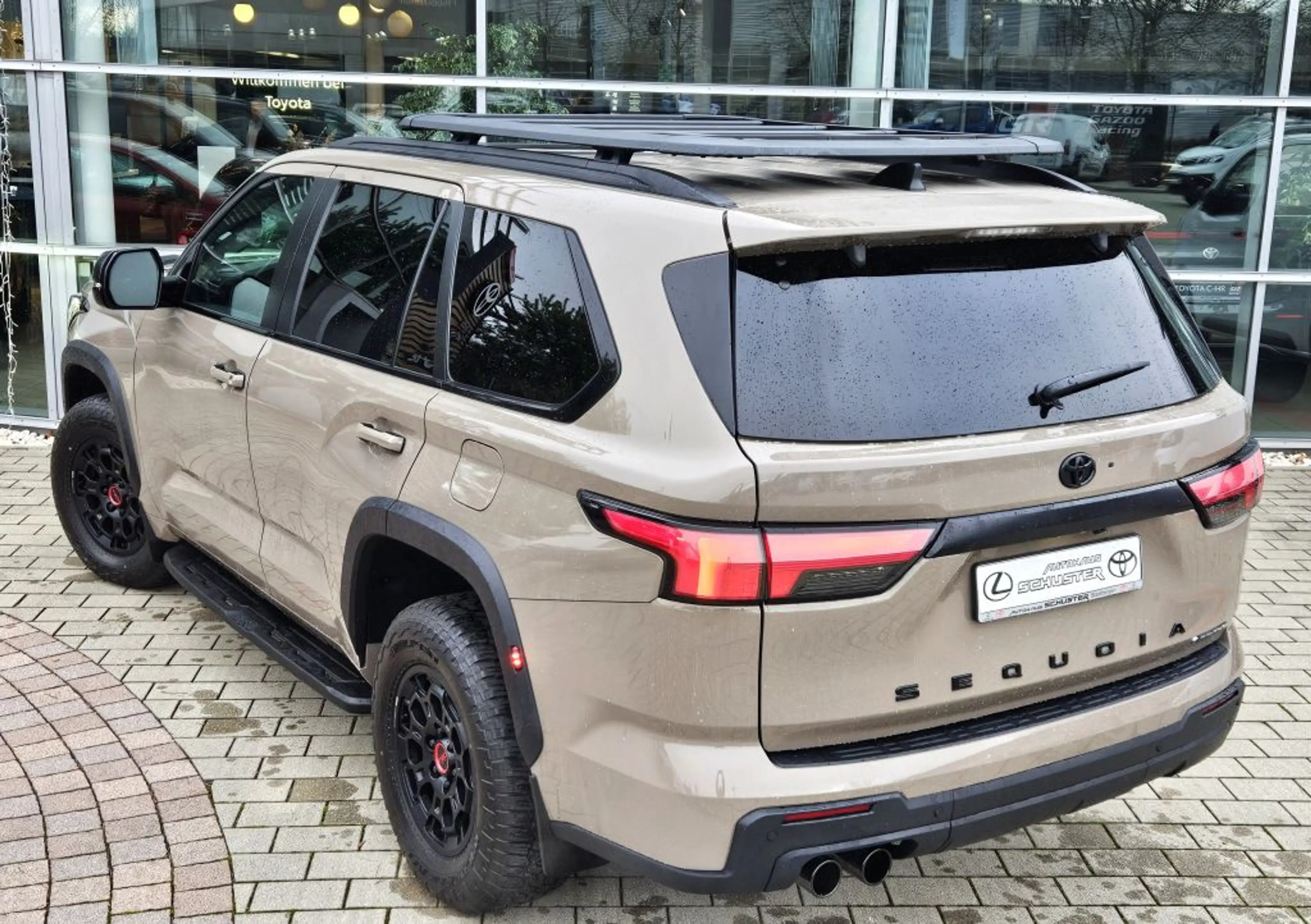 Toyota Land Cruiser Sequoia — photo 8