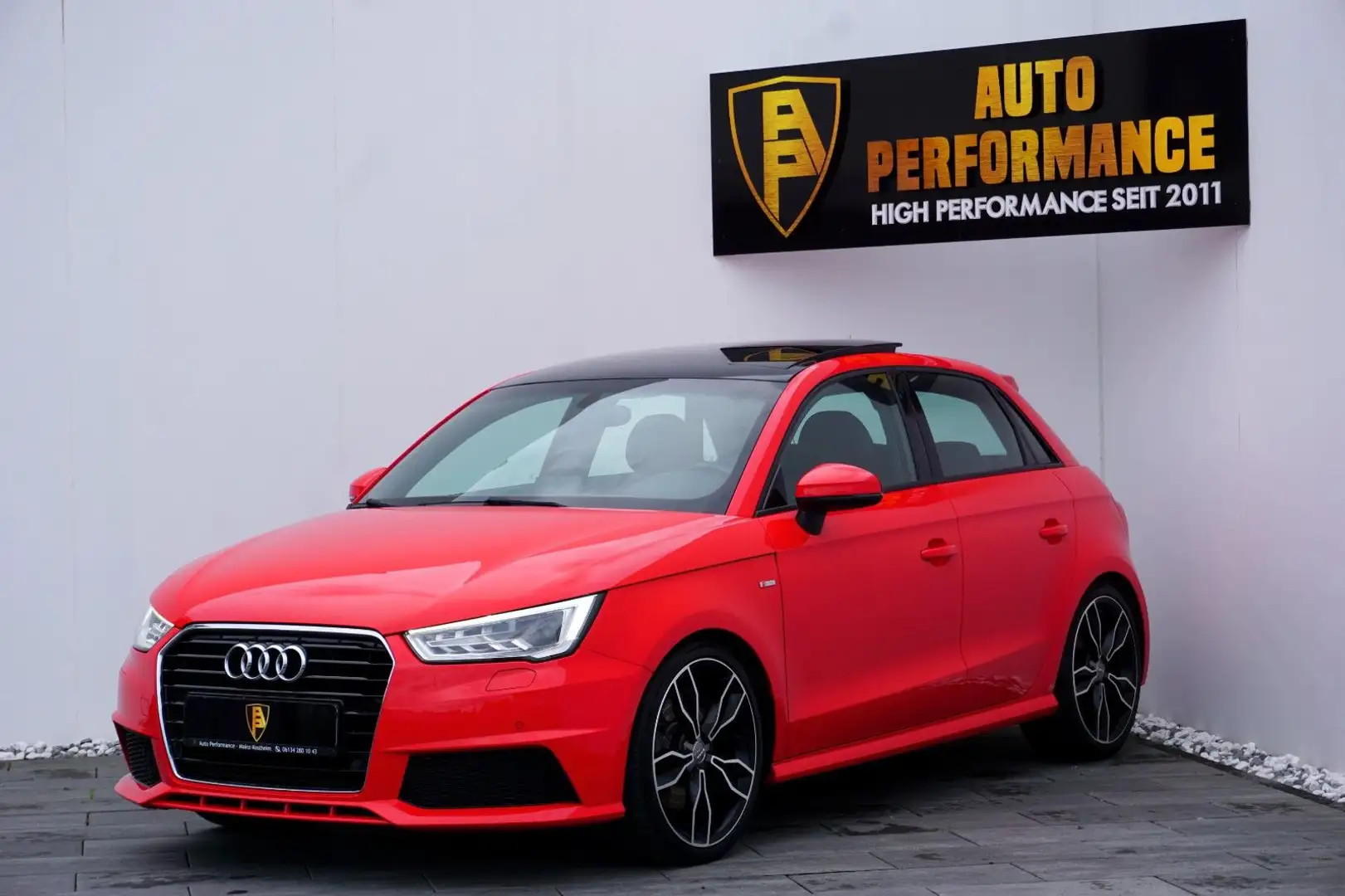 Audi A1 1.8TFSI Sportback S tronic 3xS-Line~PANO~BOSE Rot - 1