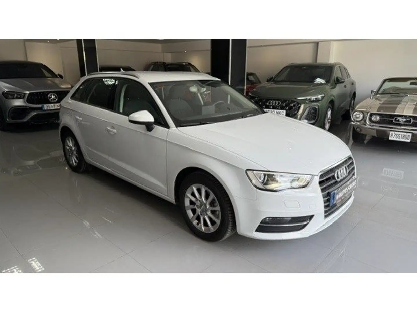 Audi A3 Sportback 1.6TDI CD Attraction S-T Blanco - 1