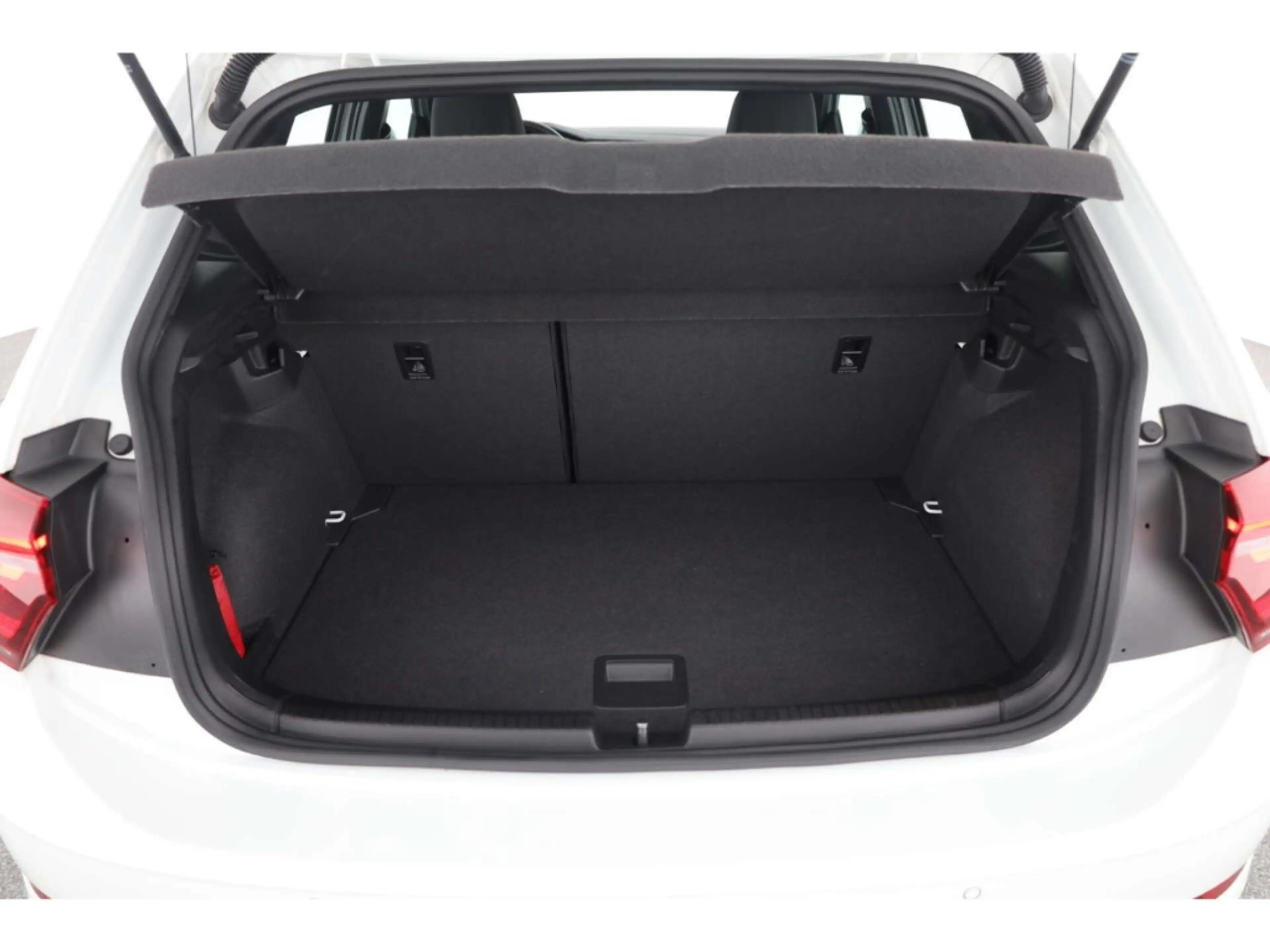 Volkswagen Polo GTI 2.0 TSI DSG Matrix/PDC/DC/Sitzhz./DAB+ — photo 12