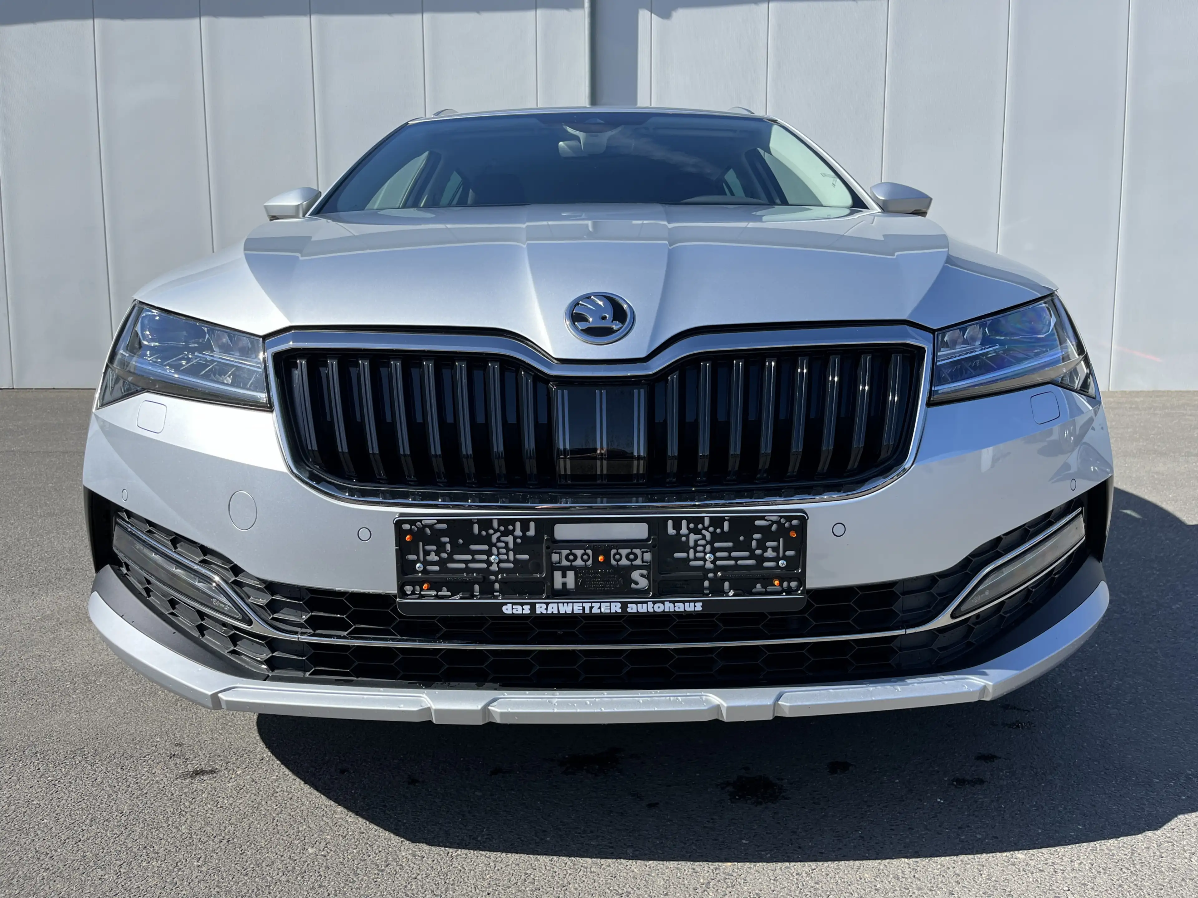 Skoda Superb SCOUT 2.0 TDI DSG 150€ m.20% Anz. 18 Navi Memory — photo 3