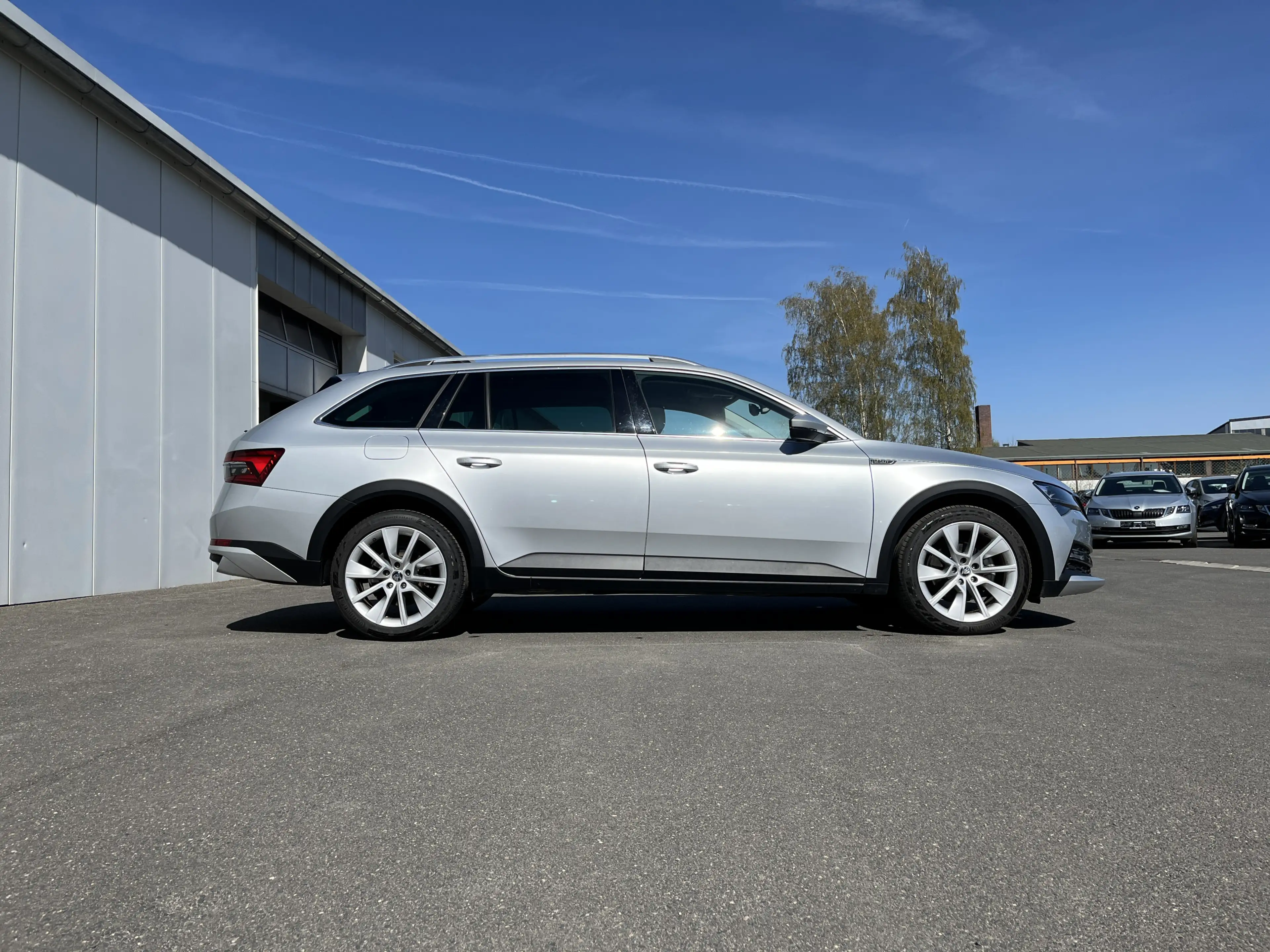 Skoda Superb SCOUT 2.0 TDI DSG 150€ m.20% Anz. 18 Navi Memory — photo 4