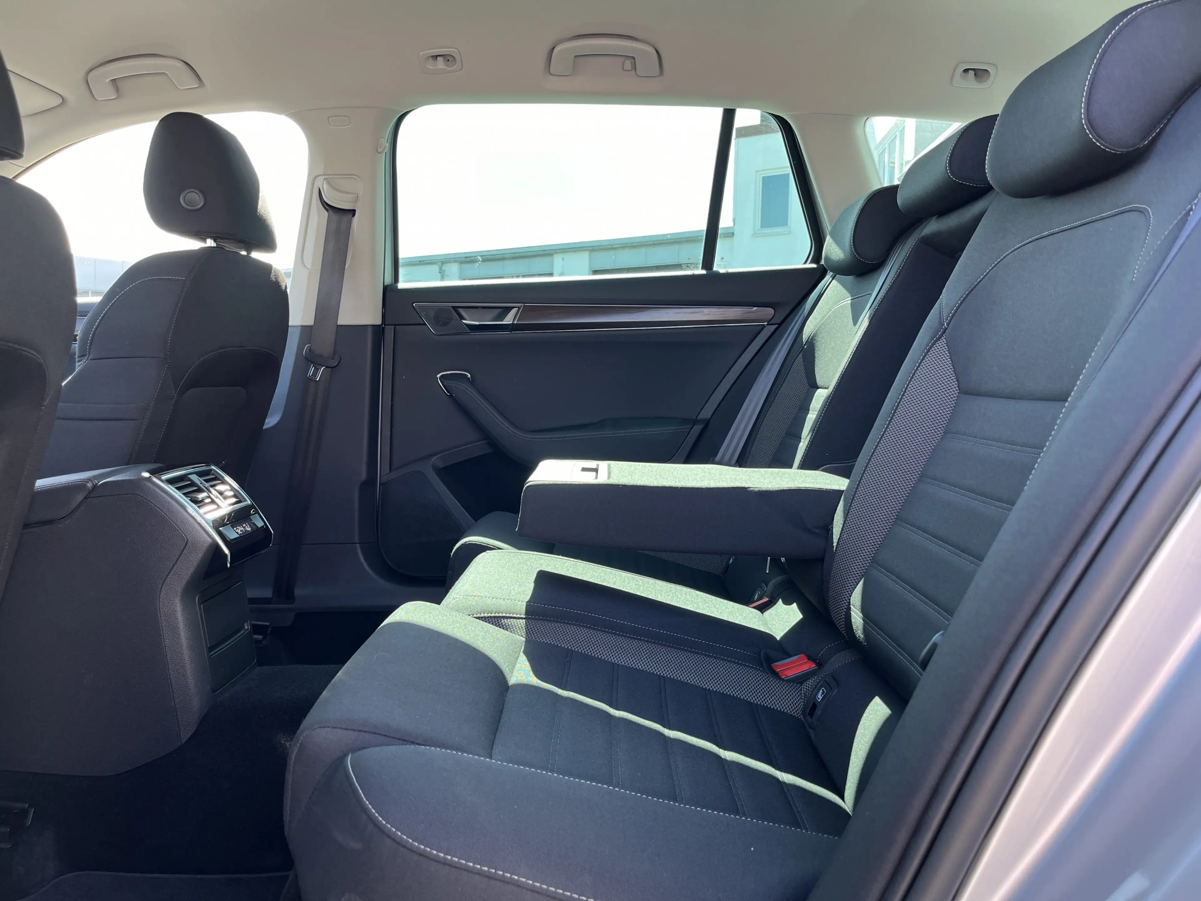 Skoda Superb SCOUT 2.0 TDI DSG 150€ m.20% Anz. 18 Navi Memory — photo 15