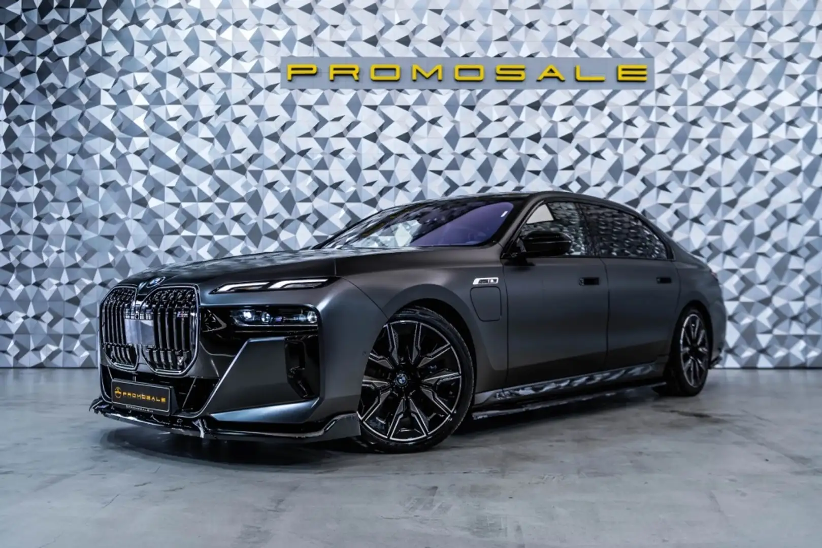 BMW 760 M760e xDrive Schwarz - 1