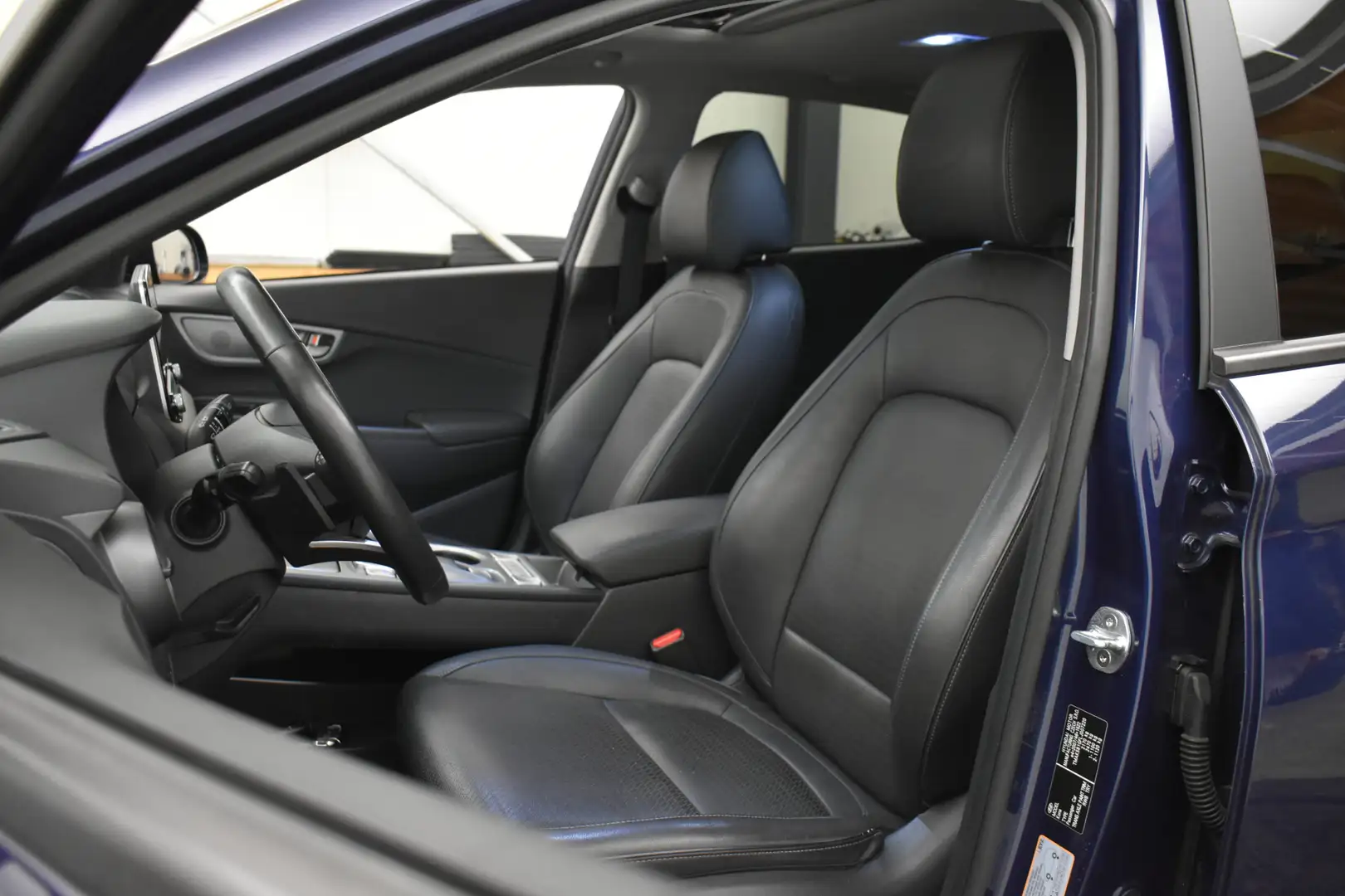 Hyundai KONA EV Premium 64 kWh 100% SOH Pano Cam Head-up Leder Blauw - 2