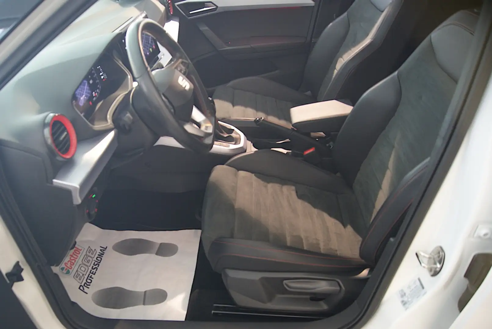 SEAT Arona 1.0 TSI S&S FR XM 110 Blanco - 2