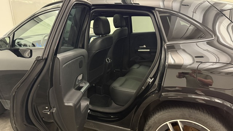Mercedes-Benz GLA 35 AMG 4Matic Speedshift DCT 8G *HUD*Pano* — photo 12
