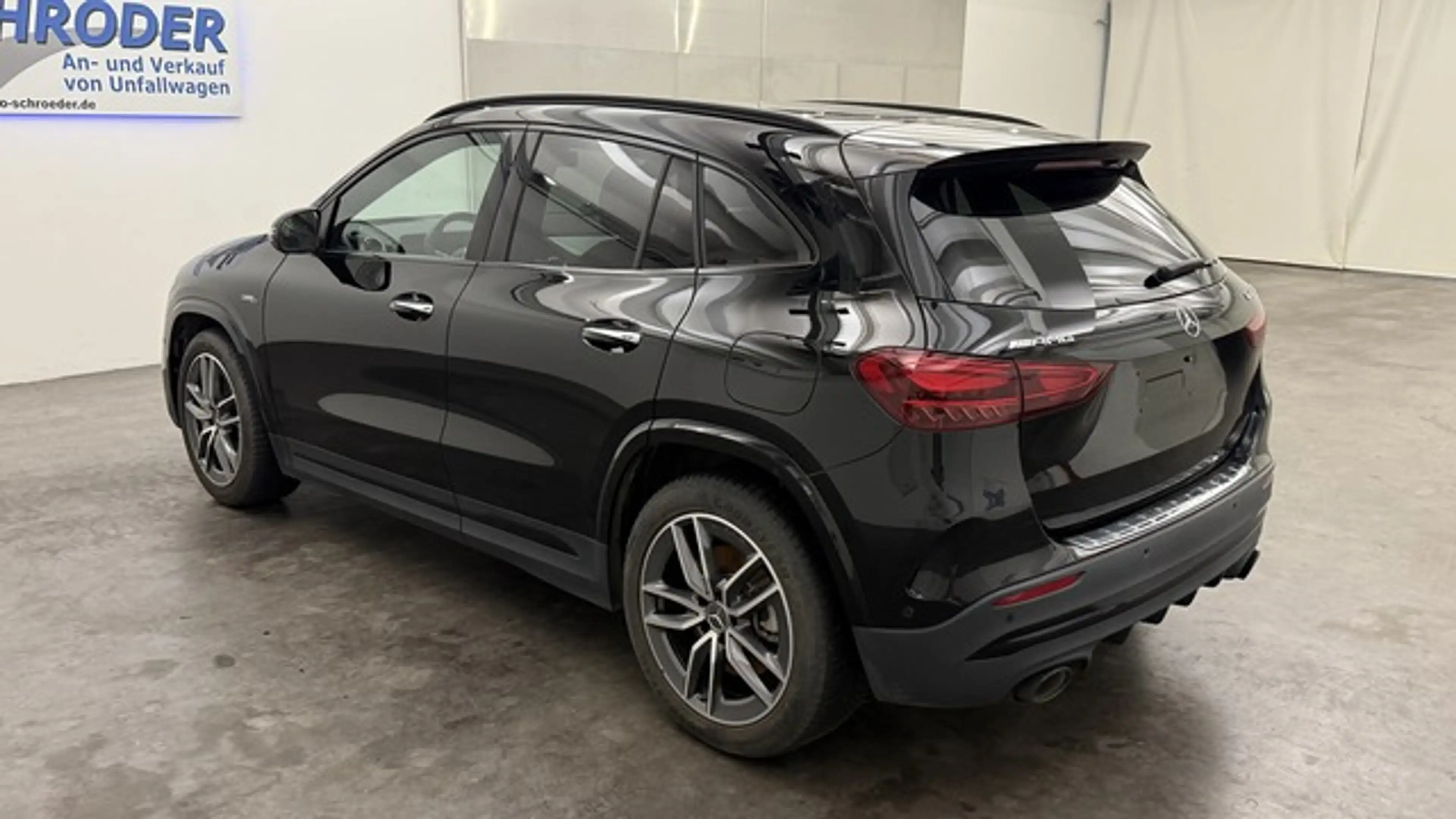 Mercedes-Benz GLA 35 AMG 4Matic Speedshift DCT 8G *HUD*Pano* — photo 3