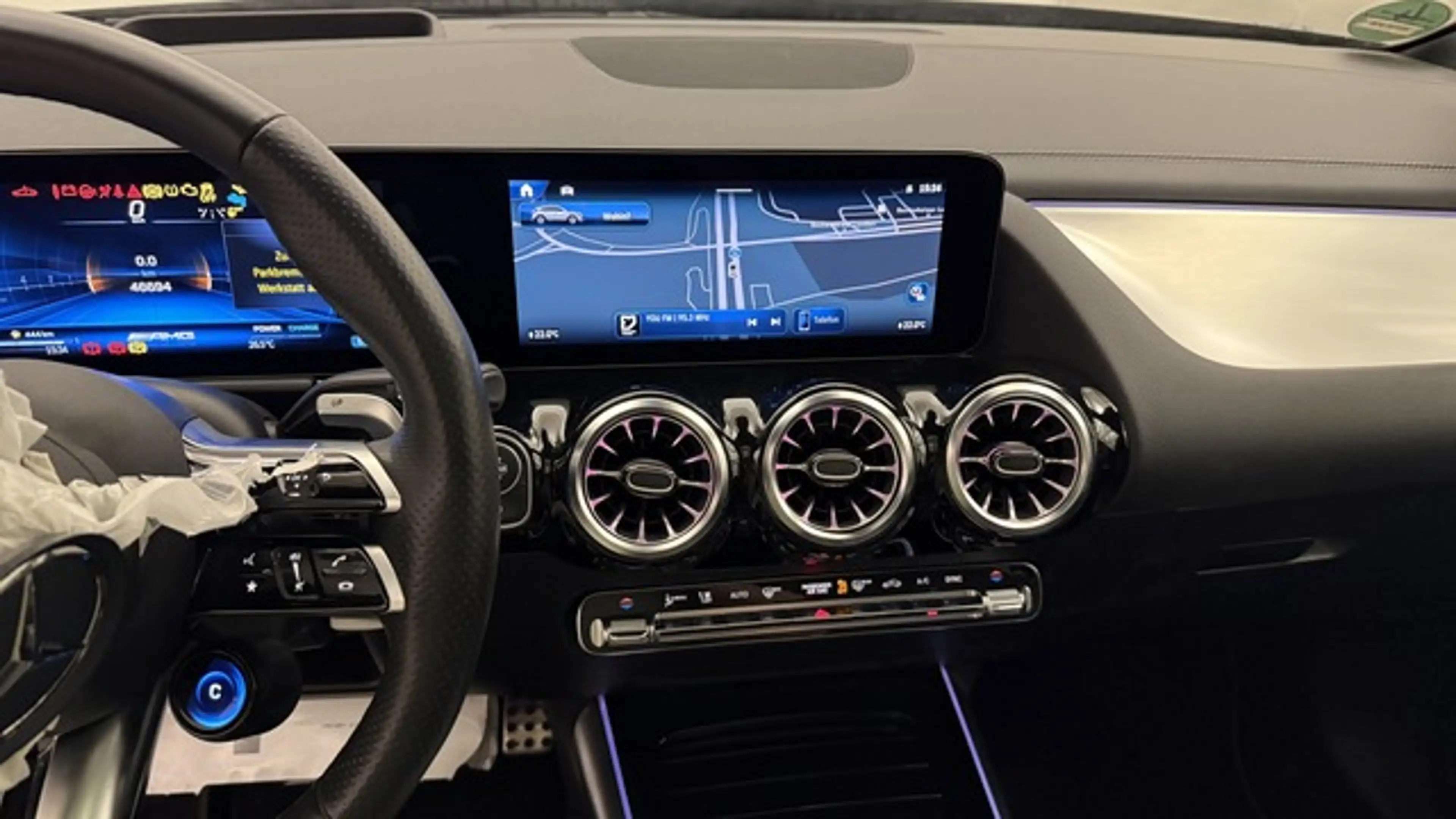 Mercedes-Benz GLA 35 AMG 4Matic Speedshift DCT 8G *HUD*Pano* — photo 9
