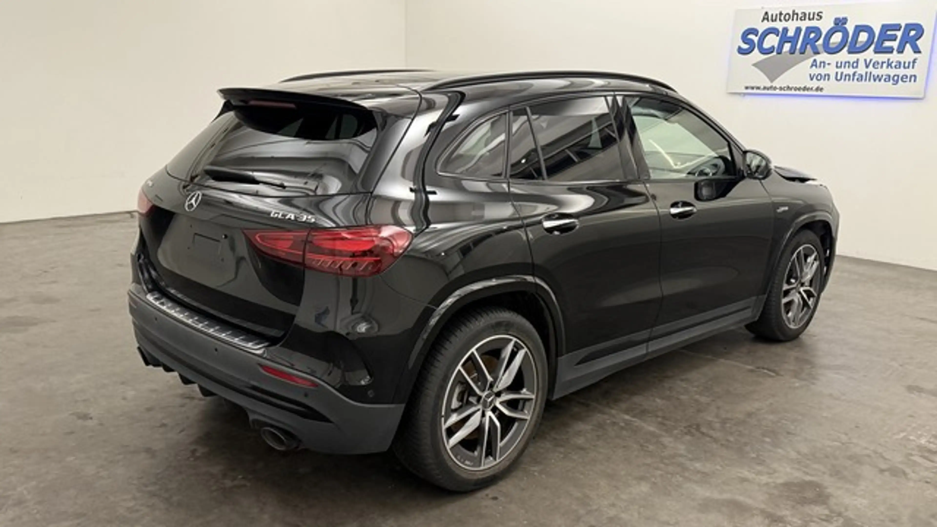 Mercedes-Benz GLA 35 AMG 4Matic Speedshift DCT 8G *HUD*Pano* — photo 4