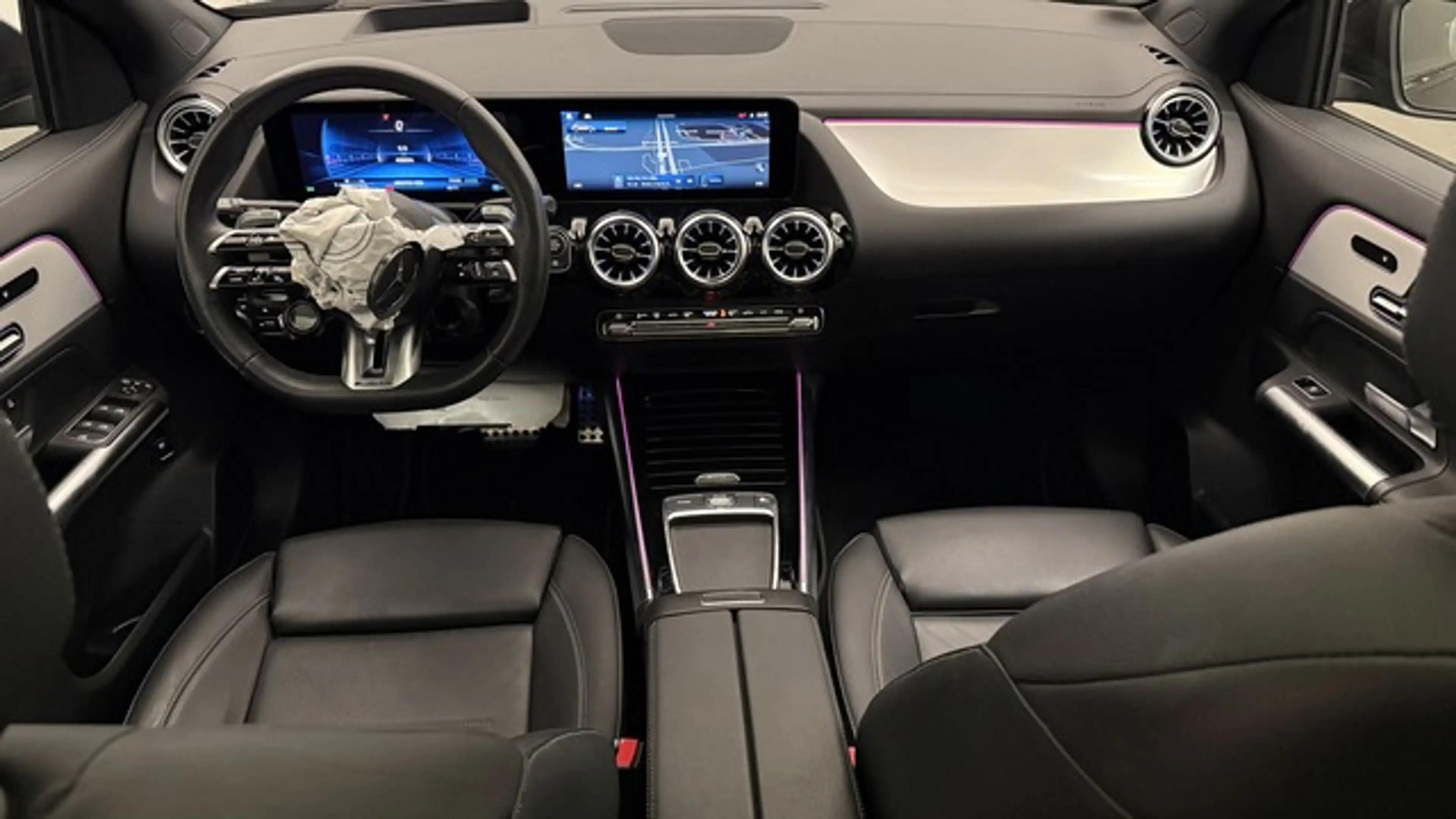 Mercedes-Benz GLA 35 AMG 4Matic Speedshift DCT 8G *HUD*Pano* — photo 5