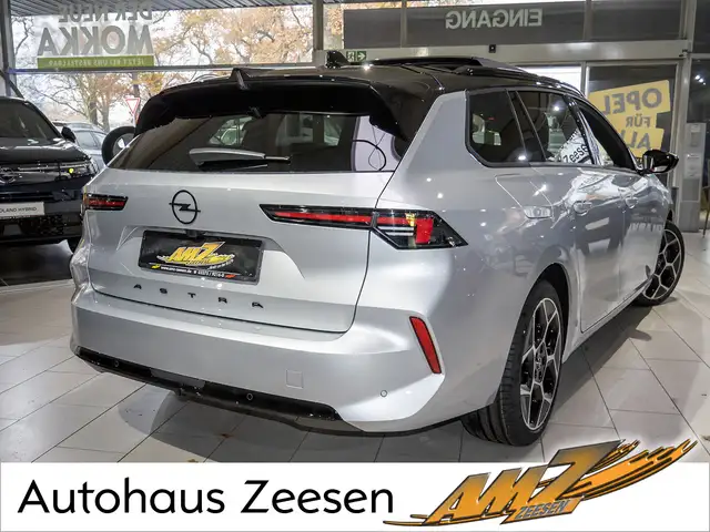 Opel Astra view 3