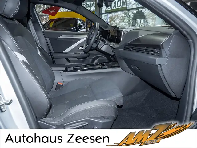 Opel Astra view 2