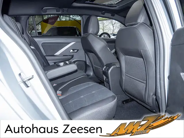 Opel Astra view 4