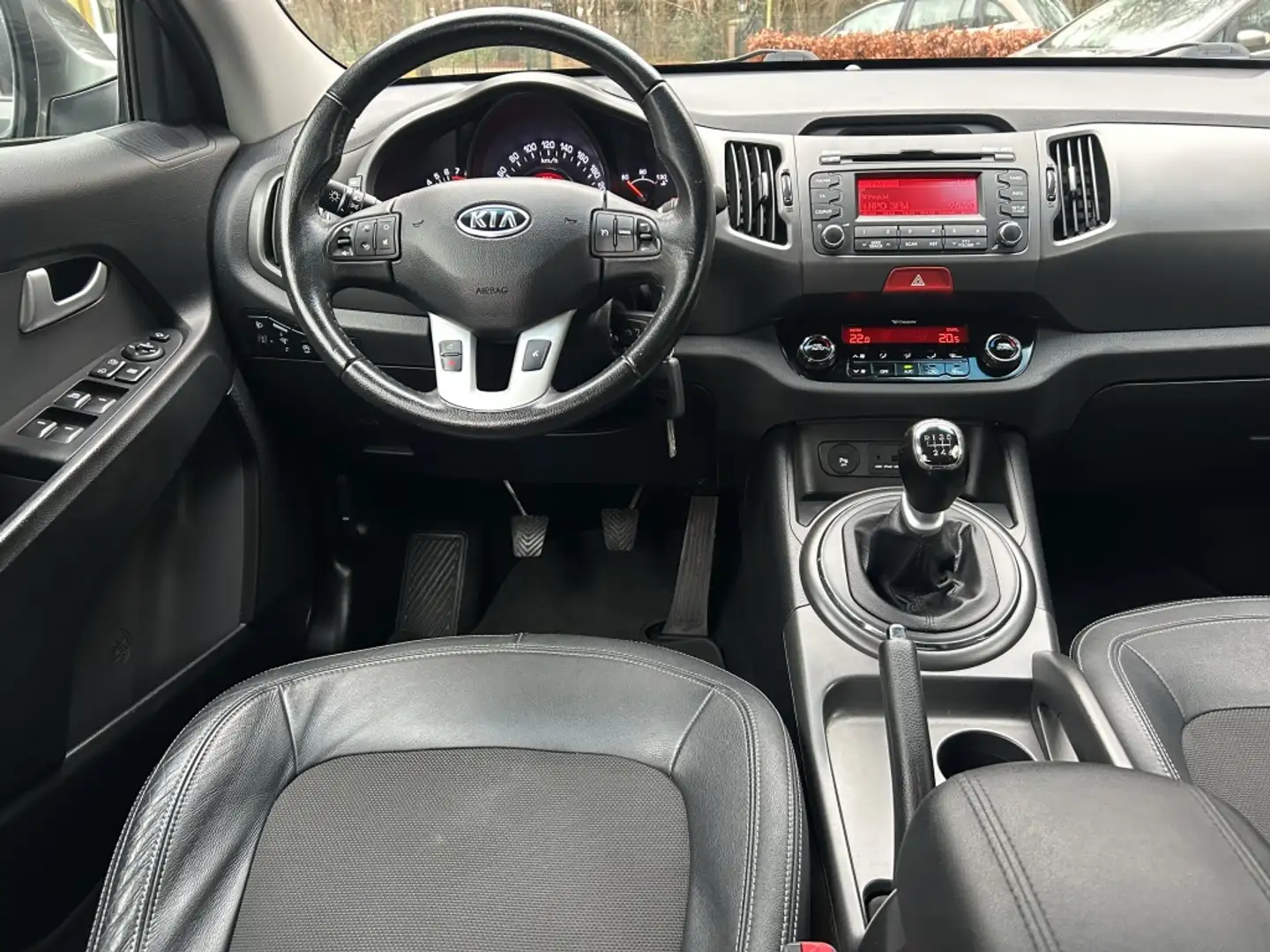 Kia Sportage 1.6 GDI X-ecutive + Clima, PDC, Trekhaak Gris - 2