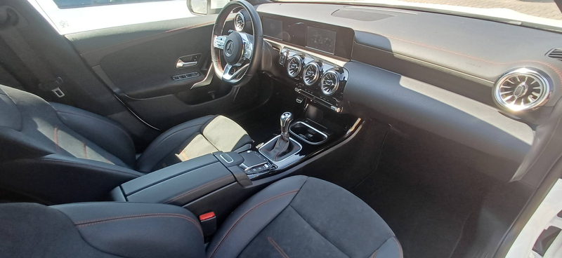 Mercedes-Benz CLA 180 CLA Coupe 180 AMG-Klimaaut-Navi-Leder-Panorama-Sitzhzg-18" — photo 12