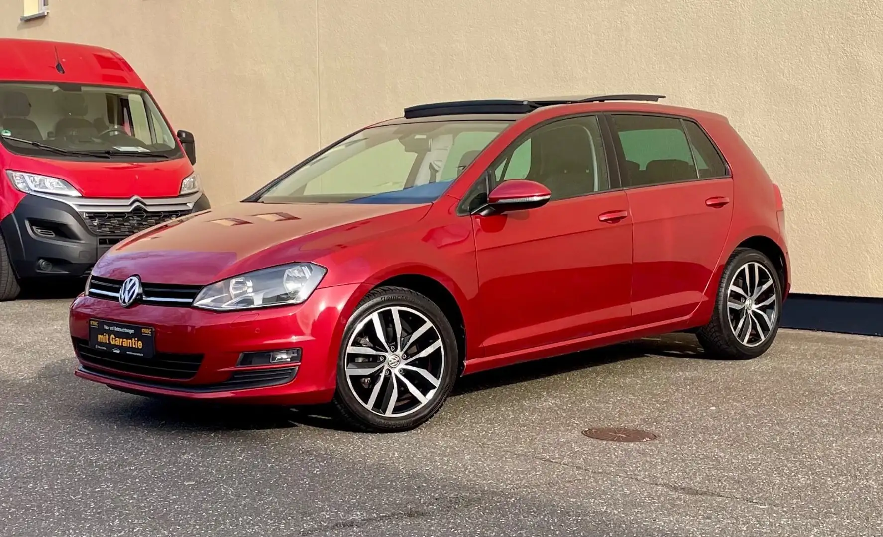 Volkswagen Golf VII Lim. Cup BMT AUTOMATIK PANO PDC 2.HD TE Rouge - 2