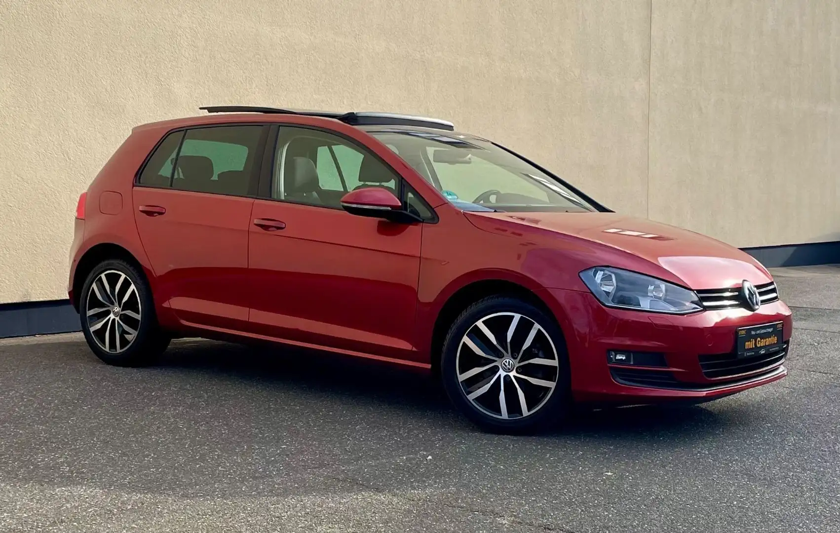 Volkswagen Golf VII Lim. Cup BMT AUTOMATIK PANO PDC 2.HD TE Rouge - 1