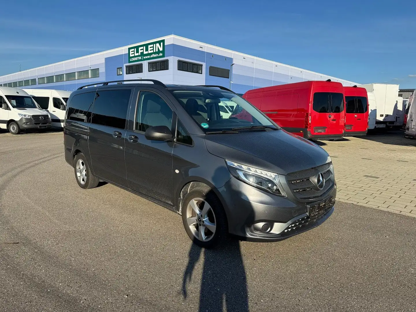 Mercedes-Benz Vito Tourer 119 CDI Edition 4x4 Lang Gris - 2