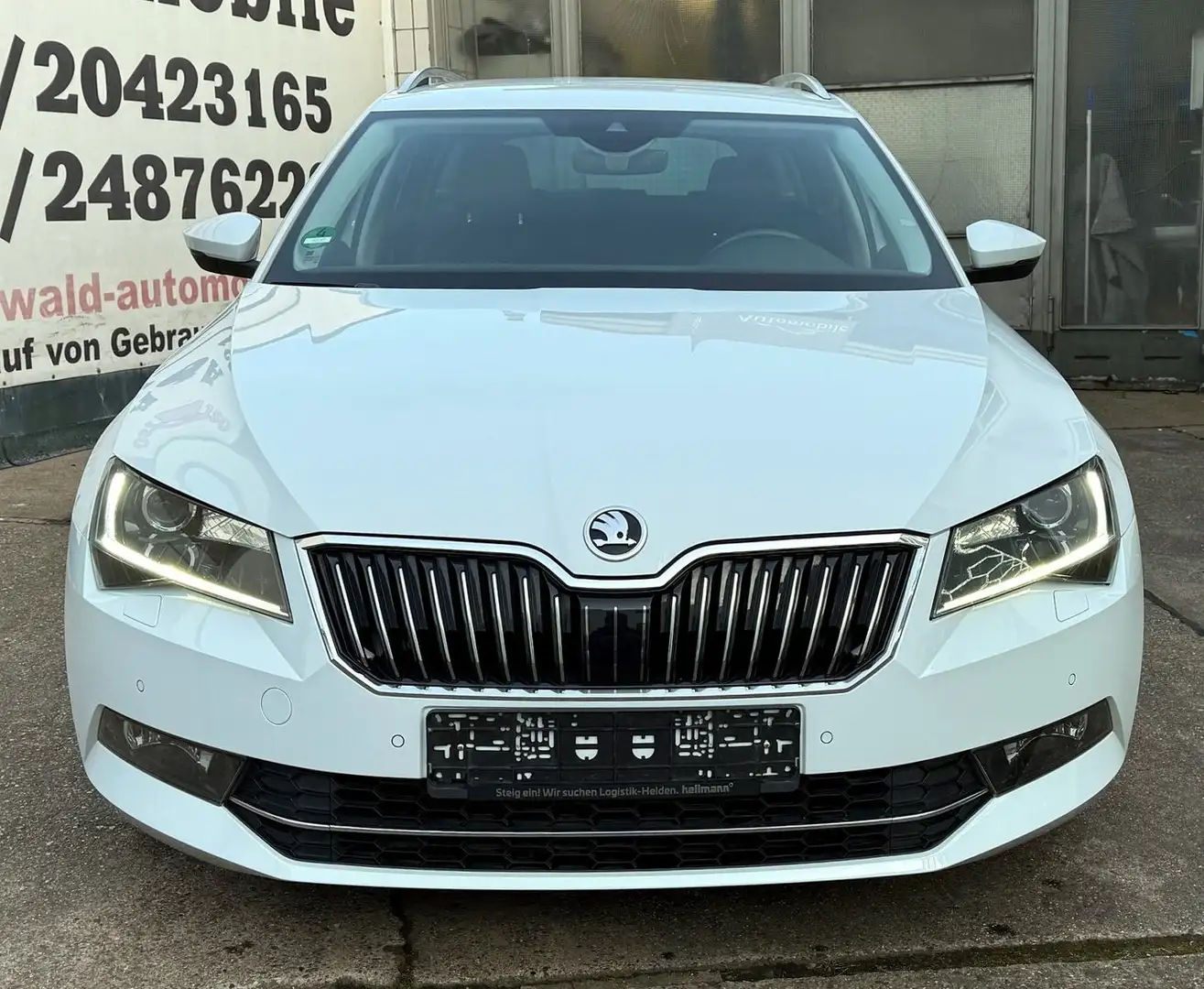 Skoda Superb 2.0 TDI Premium Edition Leder Kamera ACC Weiß - 2