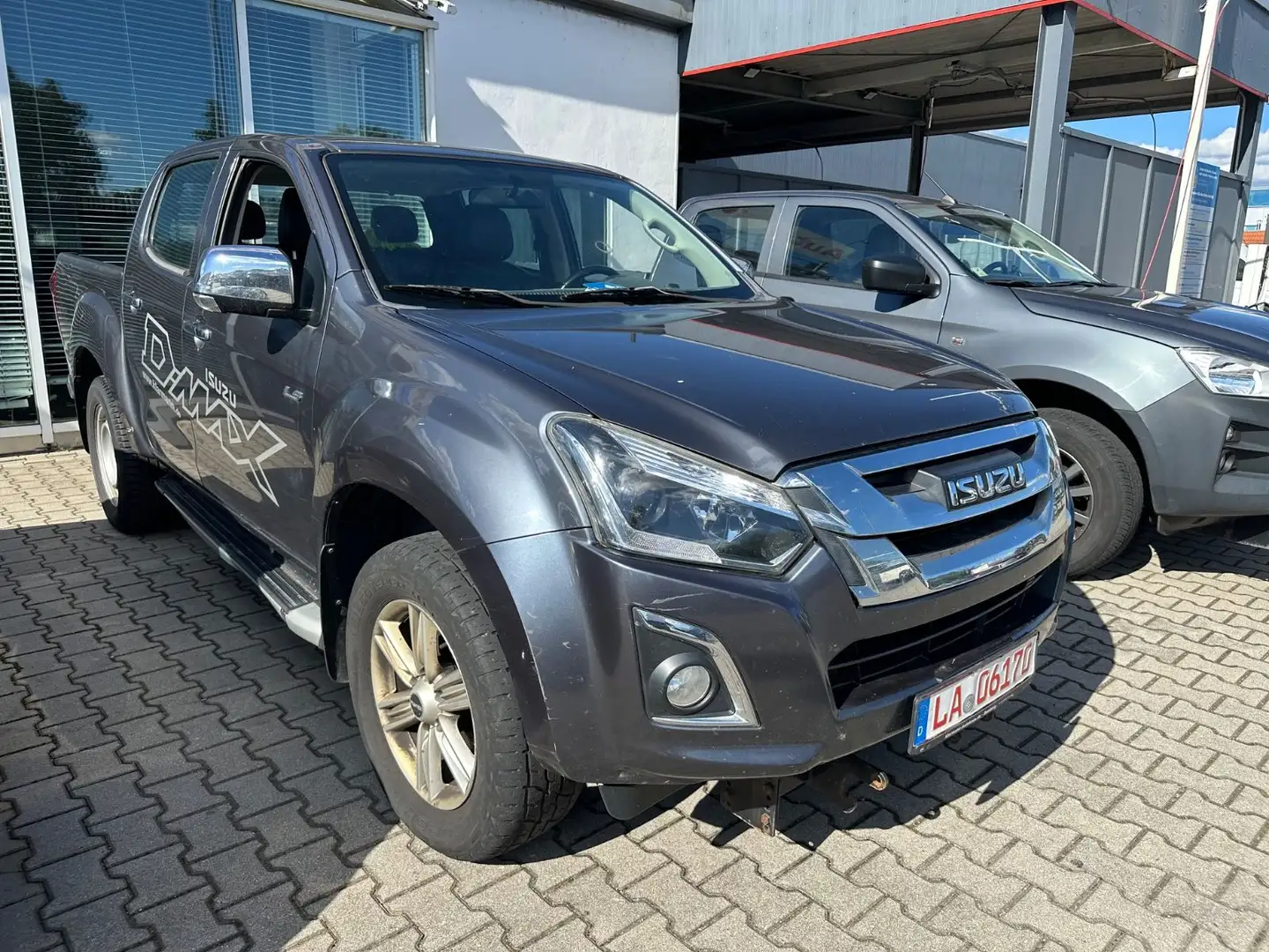 Isuzu D-Max 1,9 Space Cab 4WD Basis Grau - 1