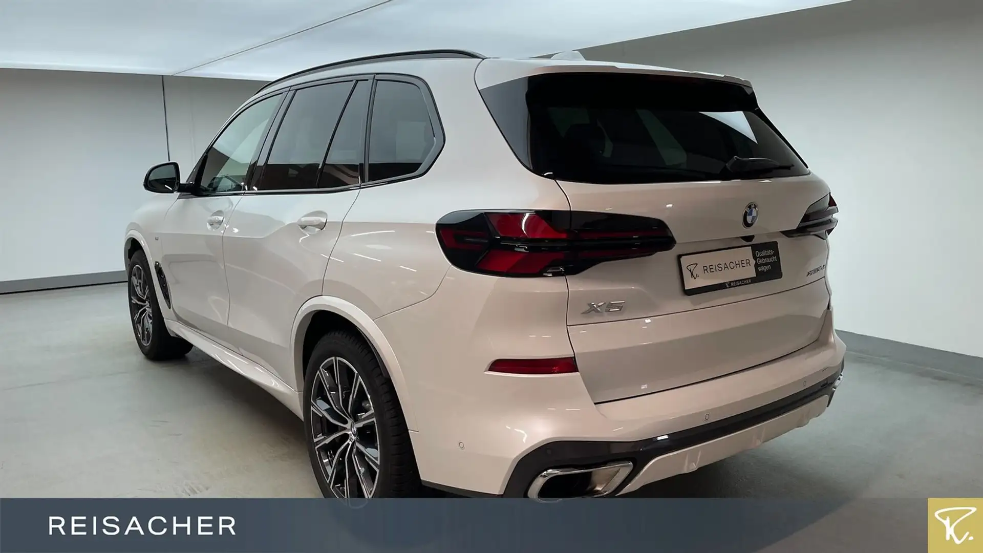 BMW X5 xDrive30d A M-Sport,Pano,AHK,DAProf,Autom Weiß - 2