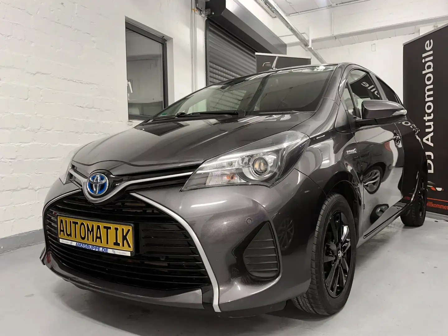 Toyota Yaris Comfort Hybrid/Automatik/Kamera/Navi/SHZ Grau - 2
