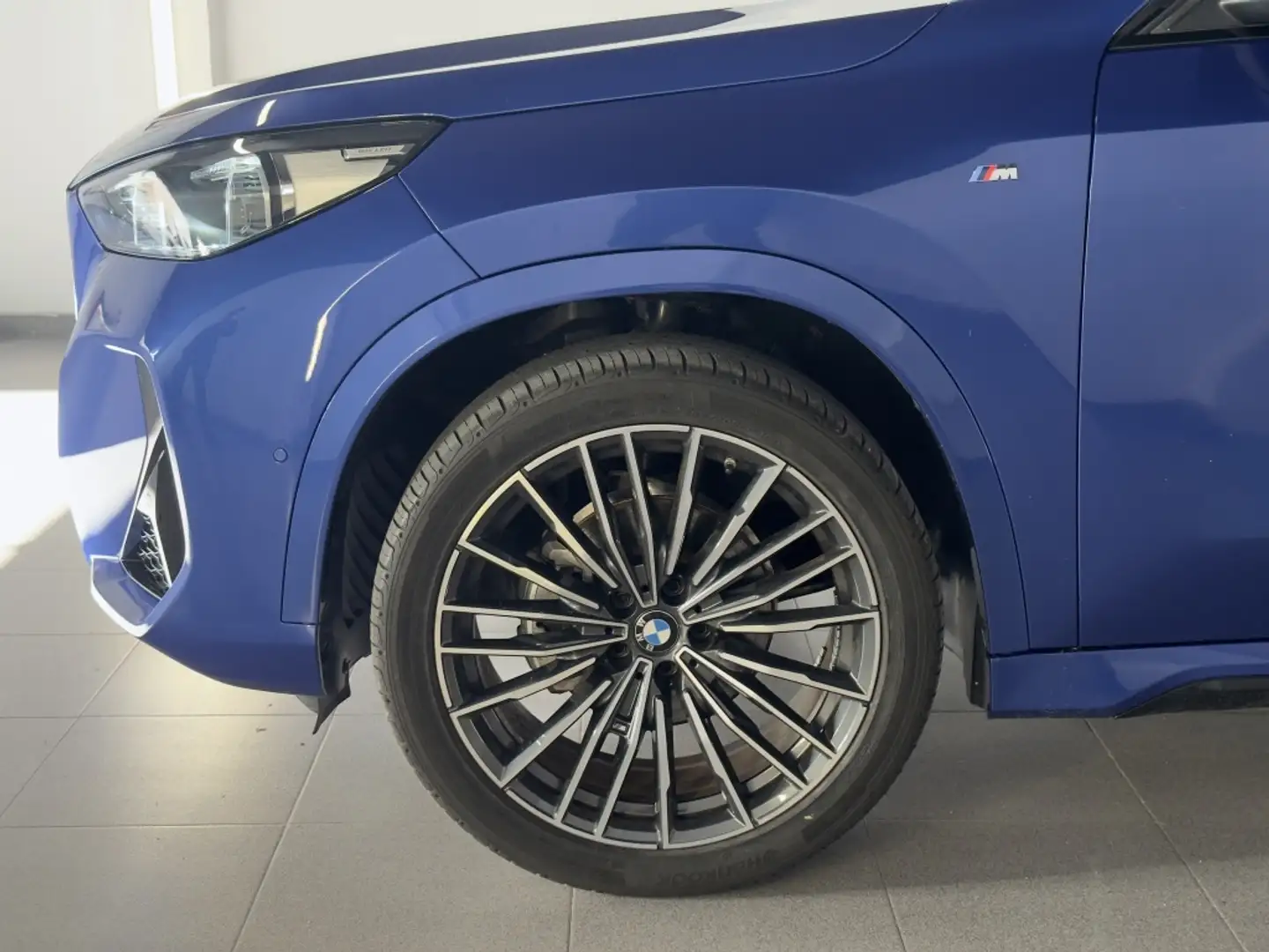 BMW X1 sDrive 20dA Bleu - 2