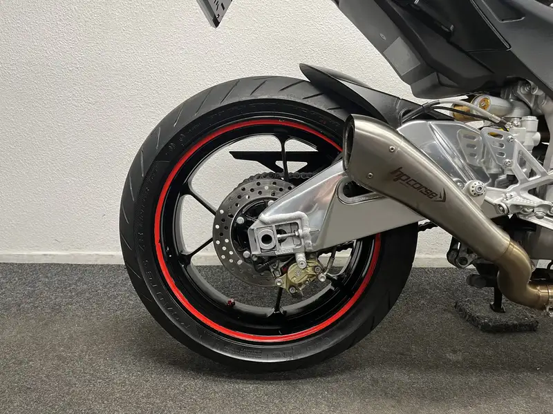 Aprilia Tuono - foto 8
