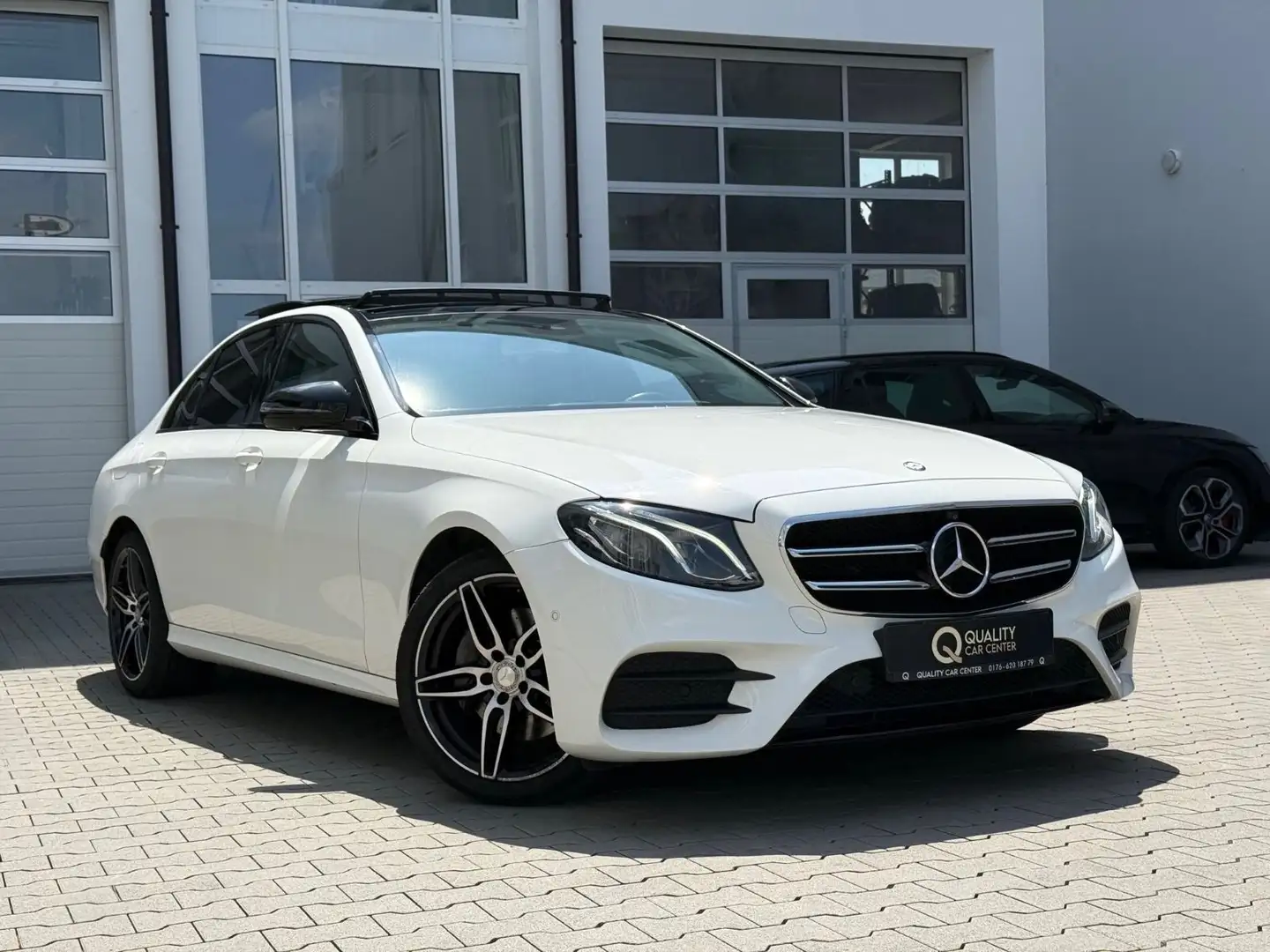 Mercedes-Benz E 220 AMG 9G NIGHT *PANO*DISTR+*SPUR*360°KAM* Weiß - 1