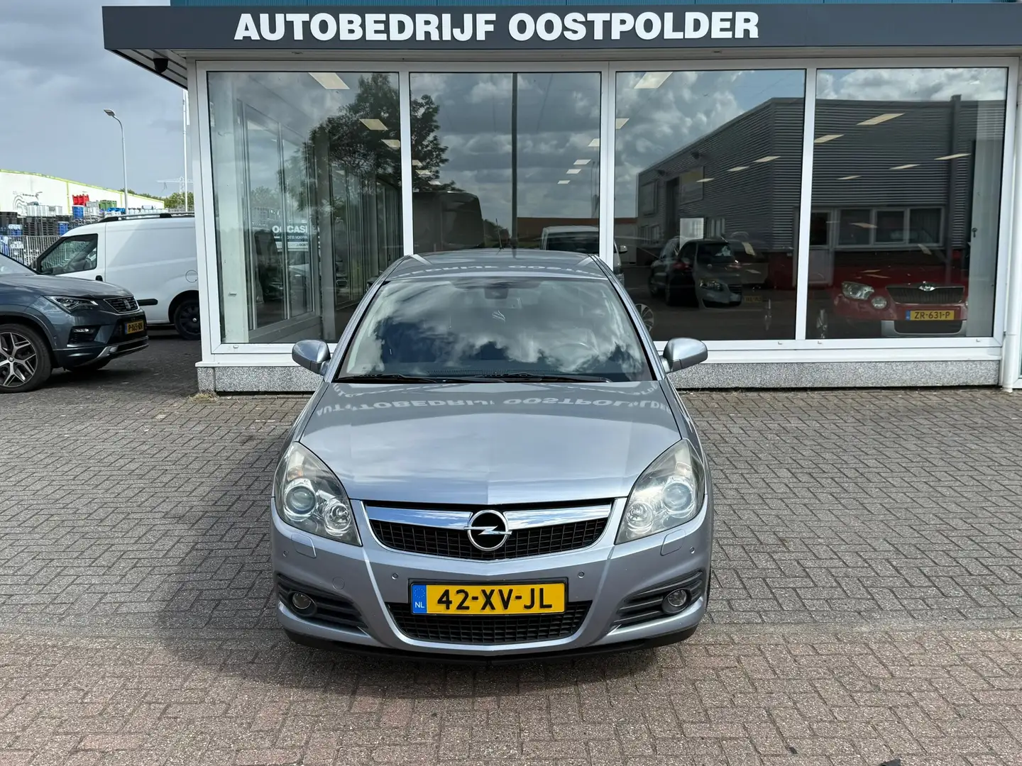 Opel Vectra GTS 2.2-16V Temptation Excellence Grijs - 2