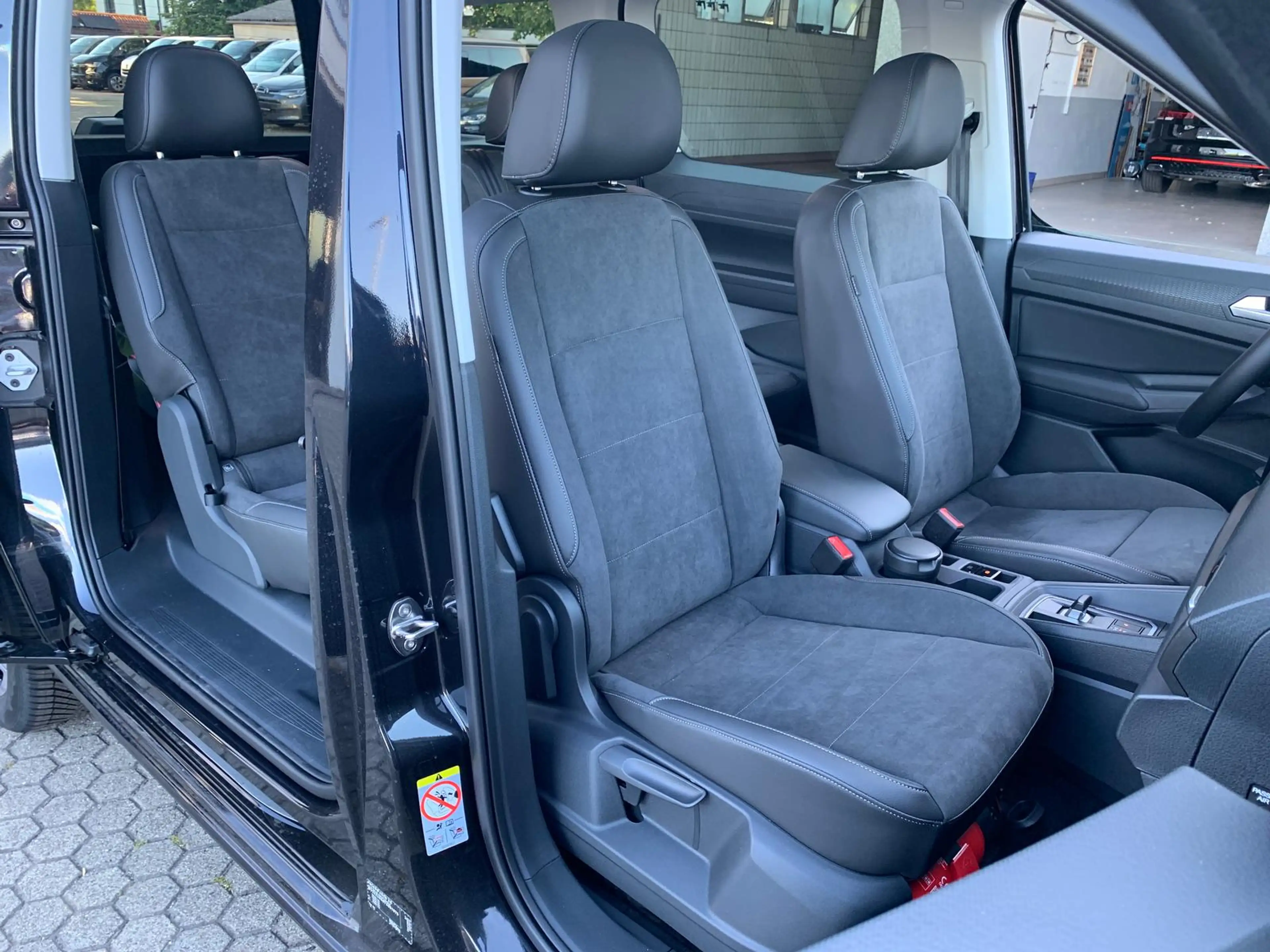 Volkswagen Caddy Style eHybrid AHK Panorama Kamera App — photo 12
