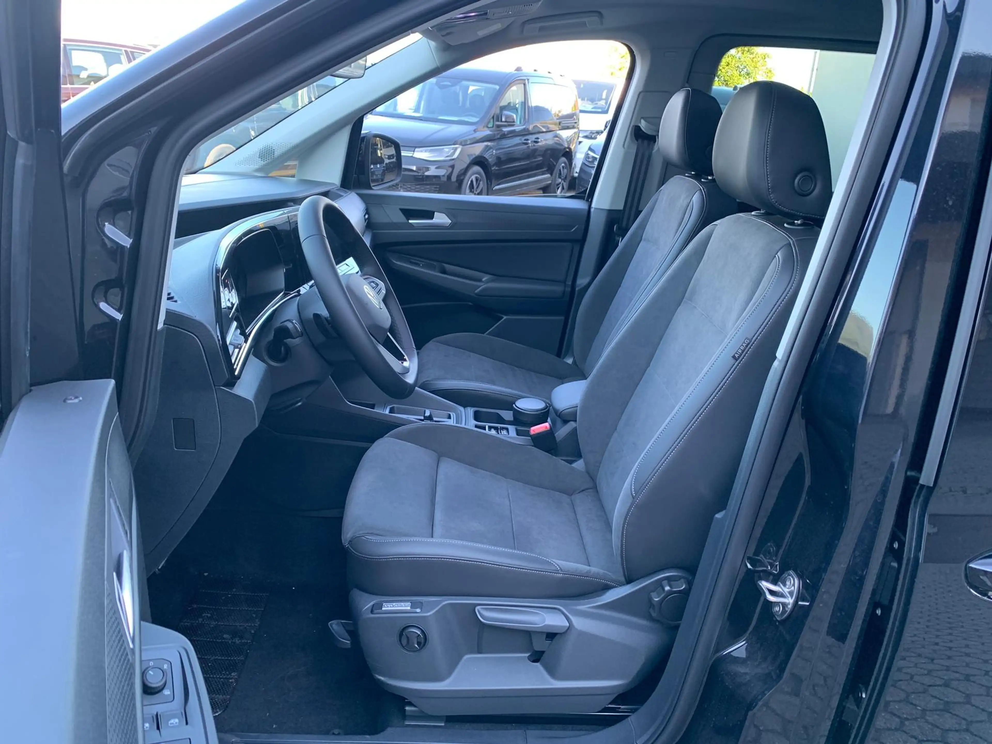 Volkswagen Caddy Style eHybrid AHK Panorama Kamera App — photo 11