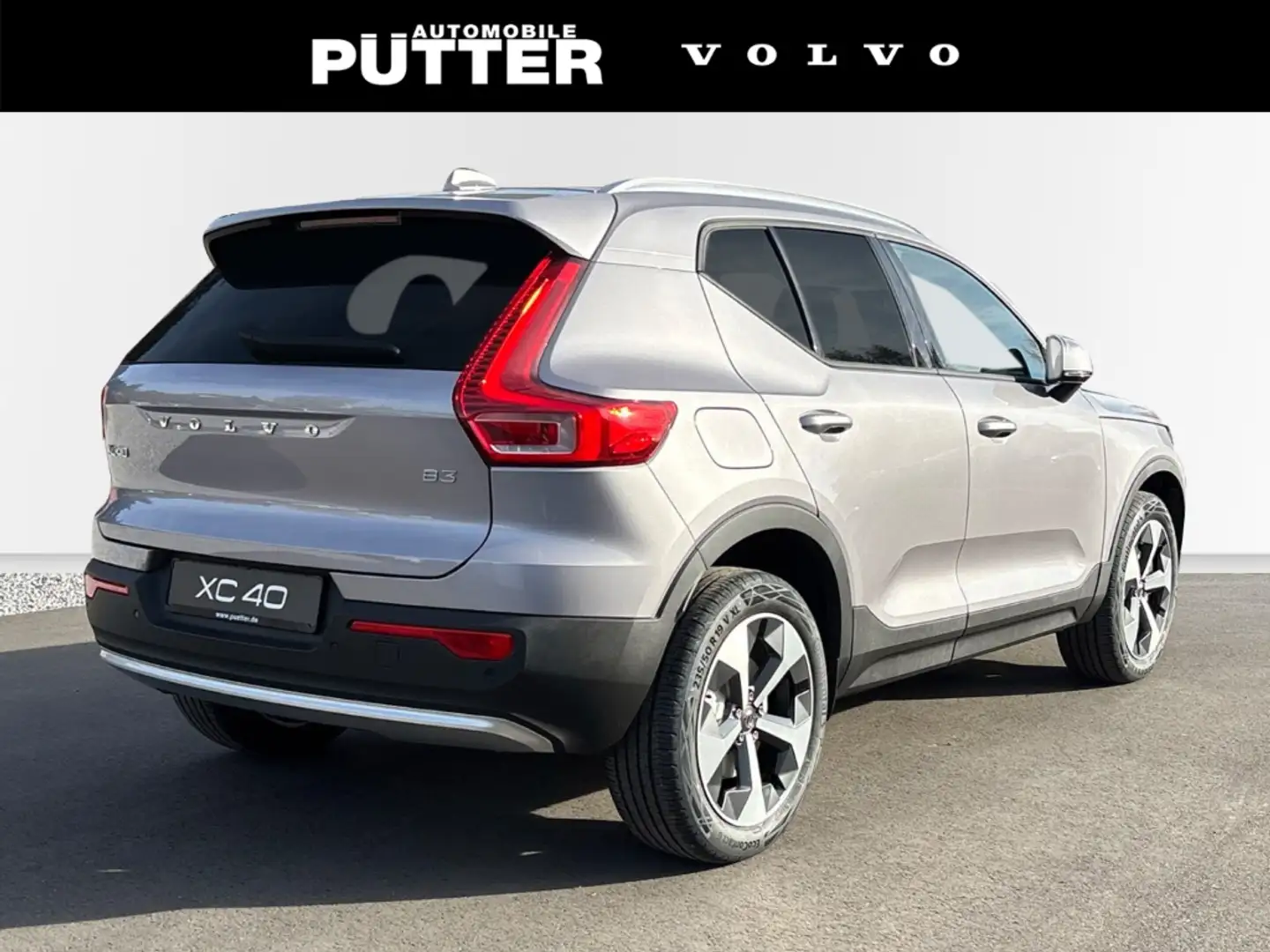 Volvo XC40 B3 Benzin Core 19'' ACC LED Rückfahrkam. DAB Navi Silber - 2