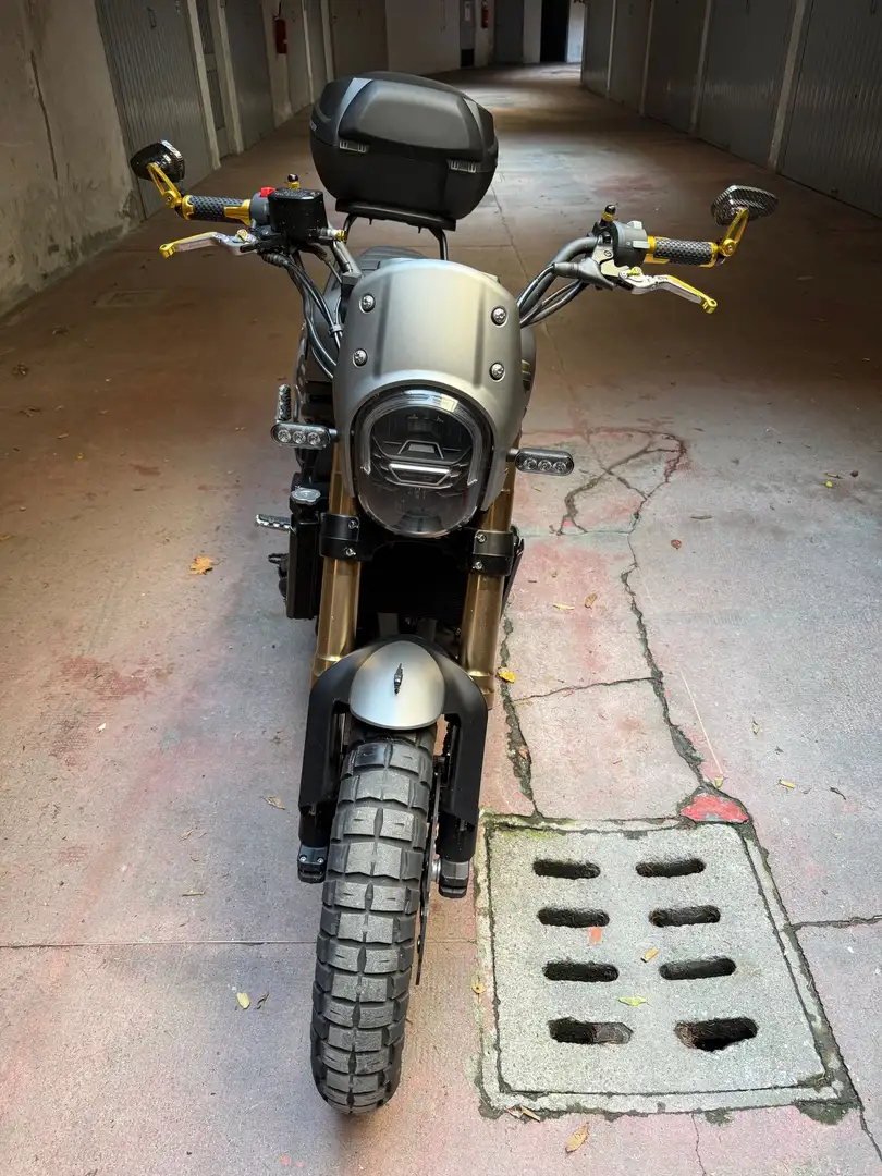 Benelli Leoncino 800 Grau - 1